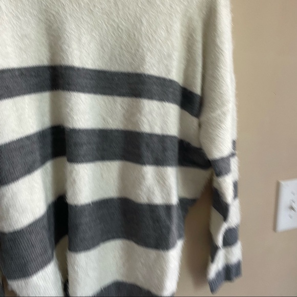 EE:some Sweater s/m - Picture 3 of 6